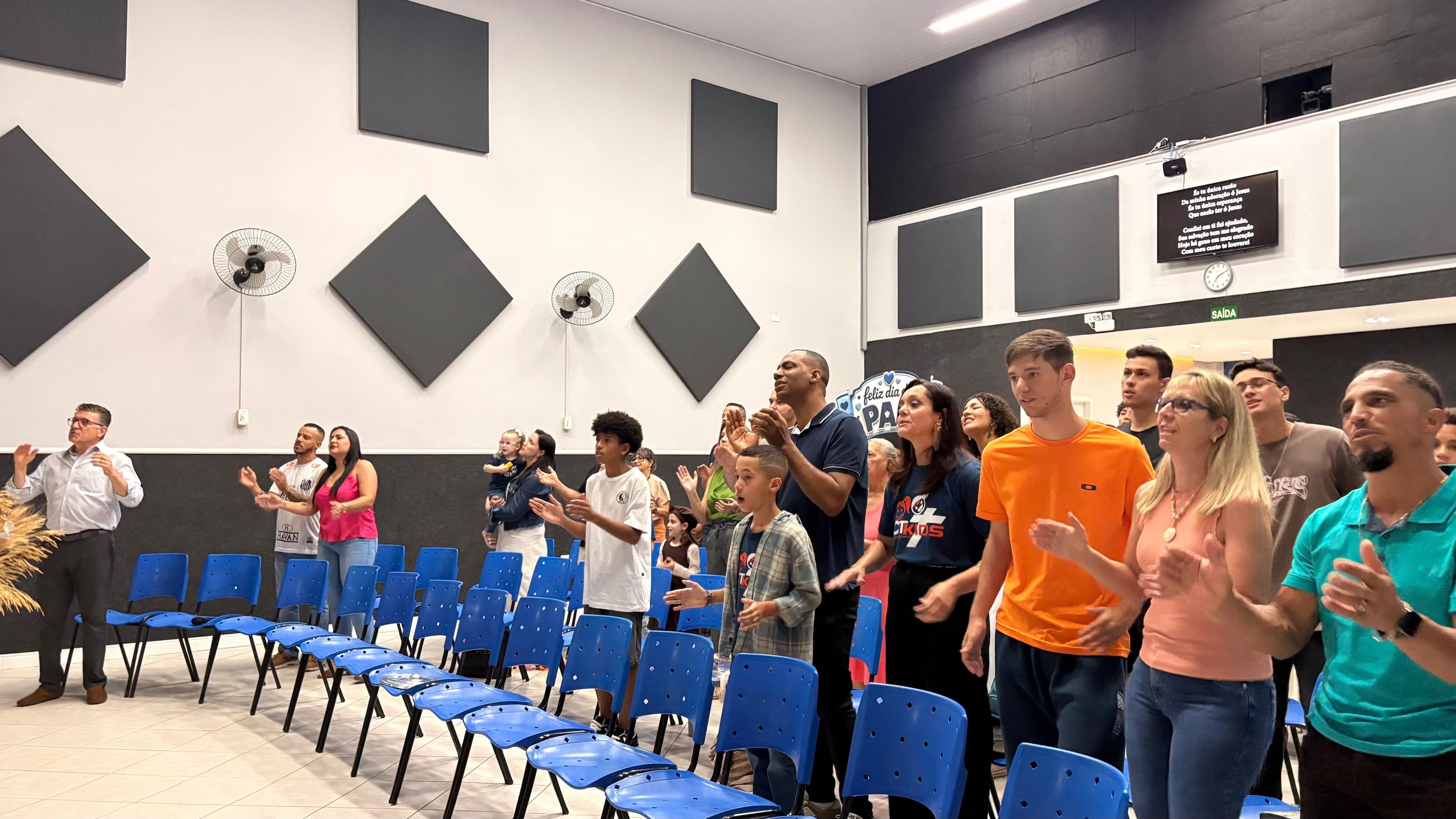 Momento da igreja na unidade de Cosmópolis