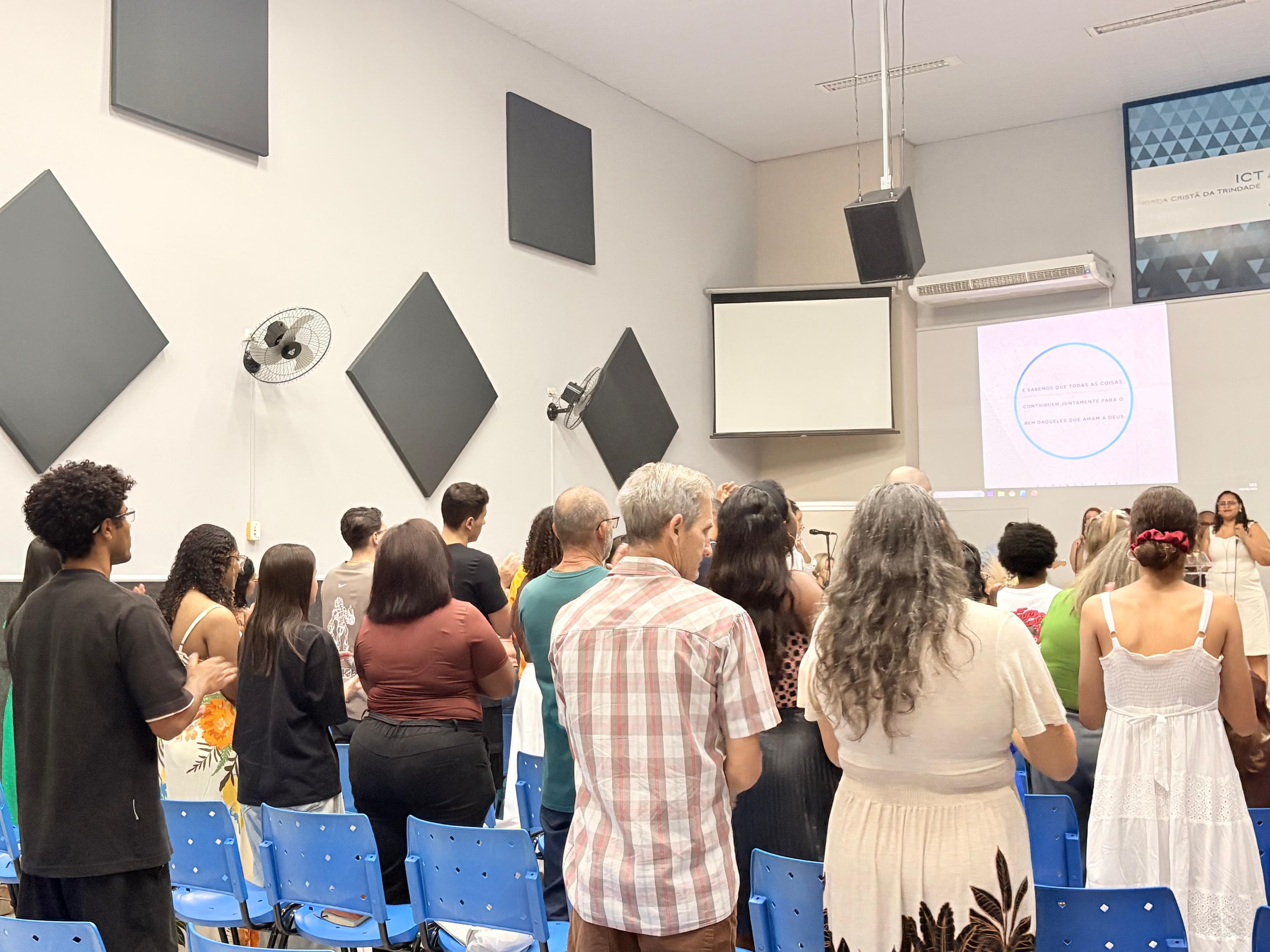 Momento da igreja na unidade de Cosmópolis