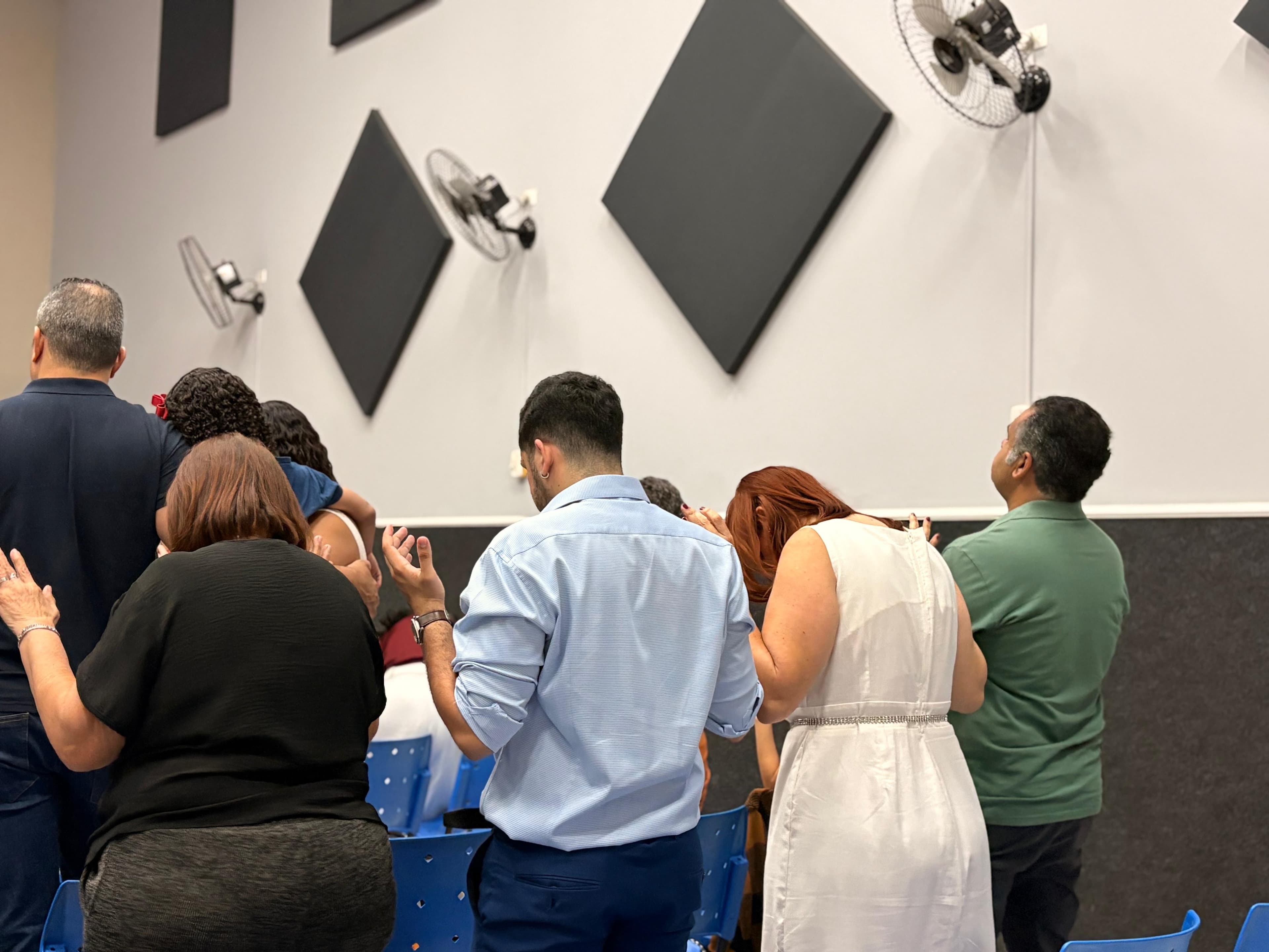 Momento da igreja na unidade de Cosmópolis