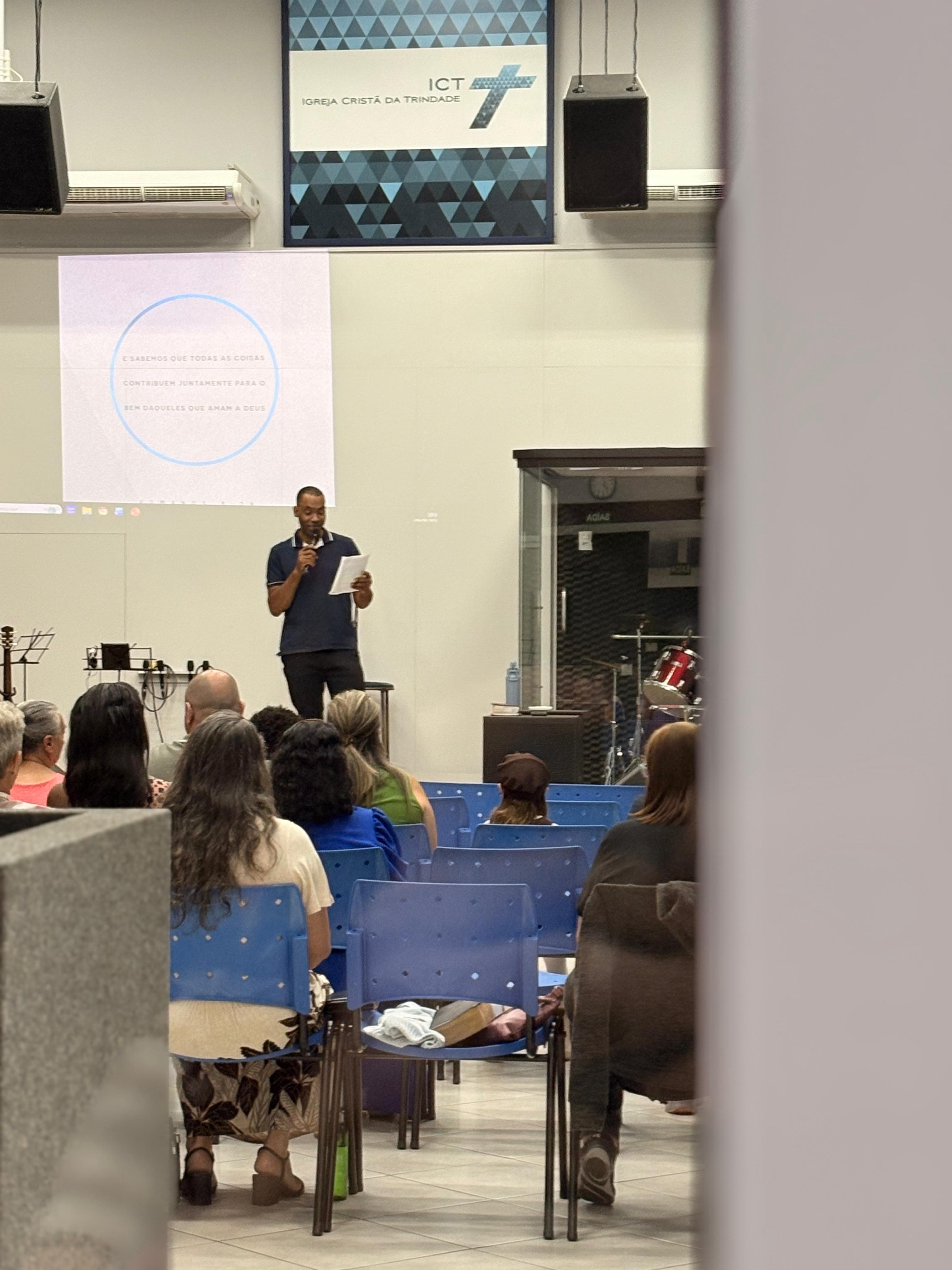 Momento da igreja na unidade de Cosmópolis