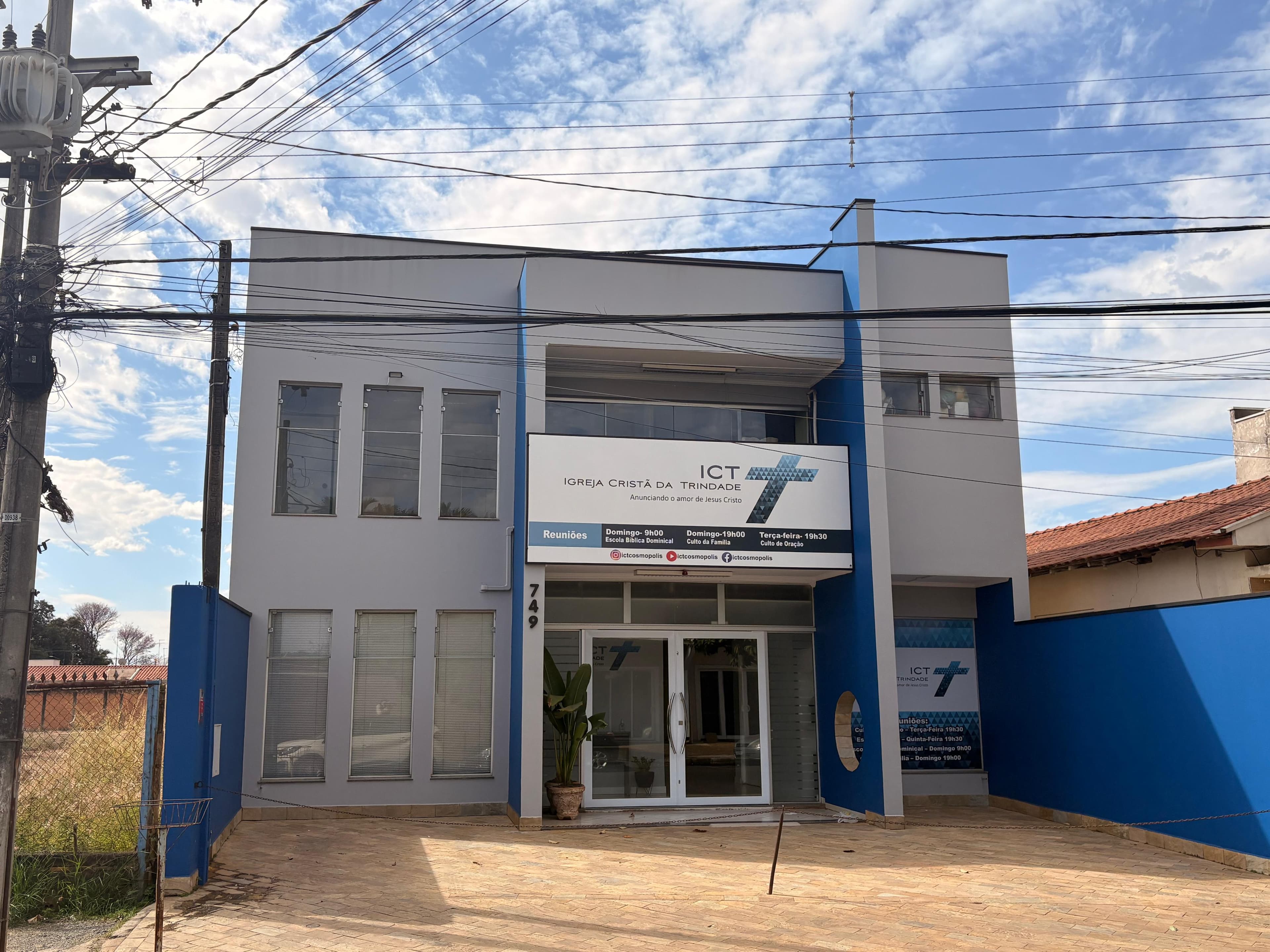 Fachada da Igreja Cristã da Trindade em Cosmópolis