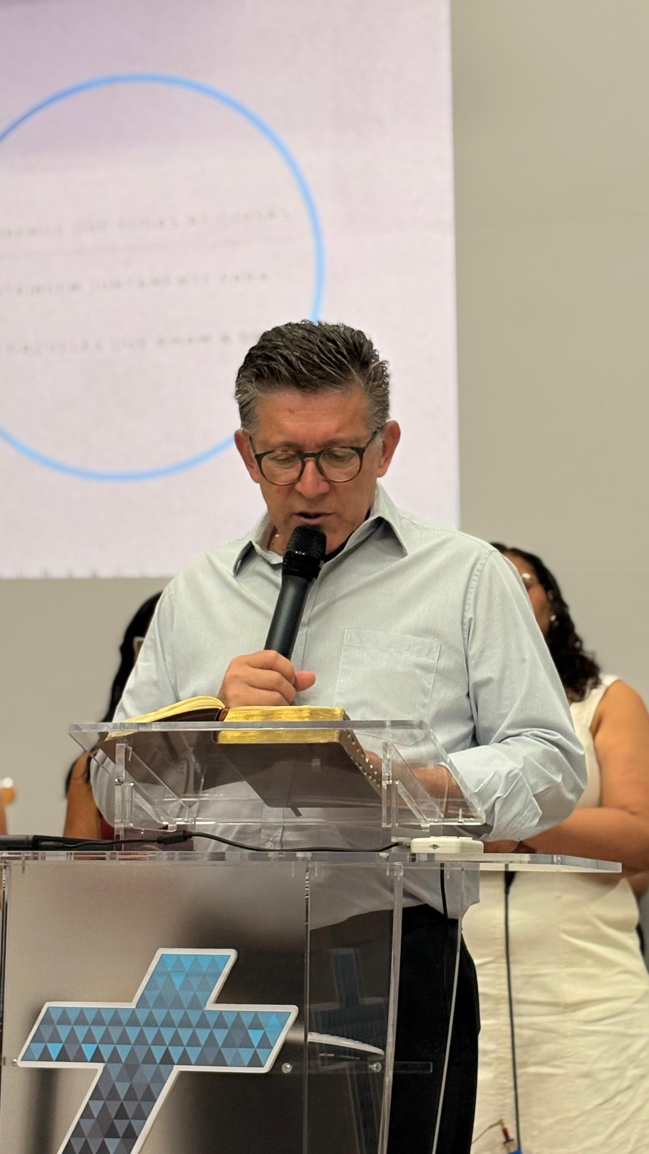 Momento da igreja na unidade de Cosmópolis